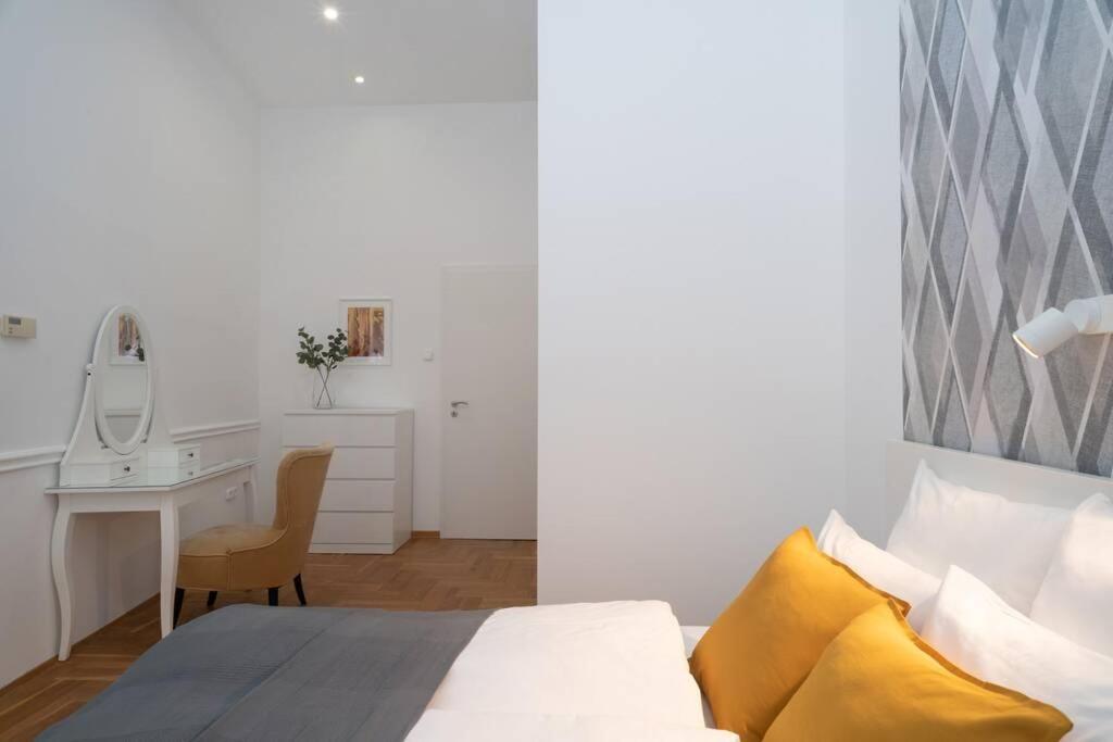 Best Located, 150 M2 5 Bedrooms Apt., Budapesta Exterior foto