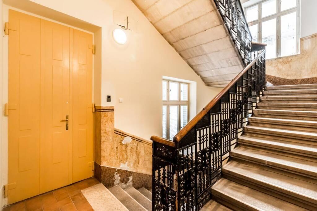 Best Located, 150 M2 5 Bedrooms Apt., Budapesta Exterior foto