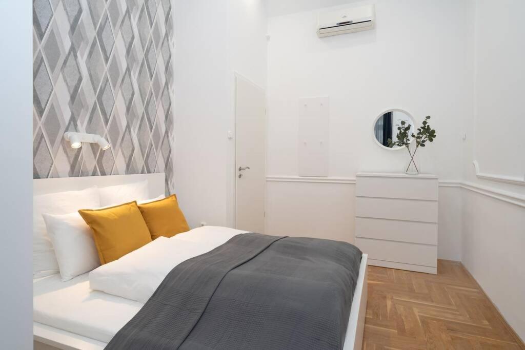 Best Located, 150 M2 5 Bedrooms Apt., Budapesta Exterior foto
