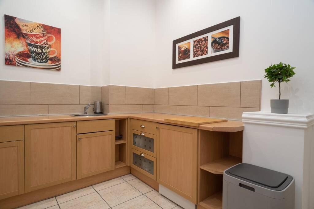 Best Located, 150 M2 5 Bedrooms Apt., Budapesta Exterior foto