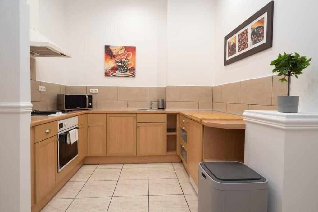 Best Located, 150 M2 5 Bedrooms Apt., Budapesta Exterior foto